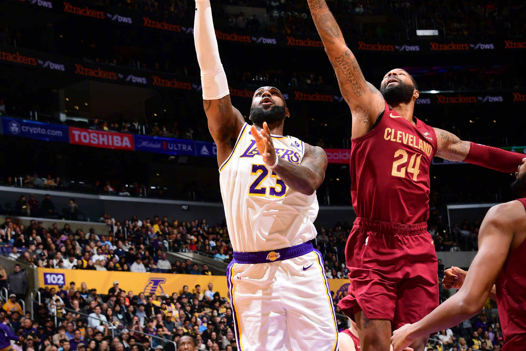 洛杉矶湖人NBA战胜芝加哥公牛戴维斯补篮制胜的简单介绍